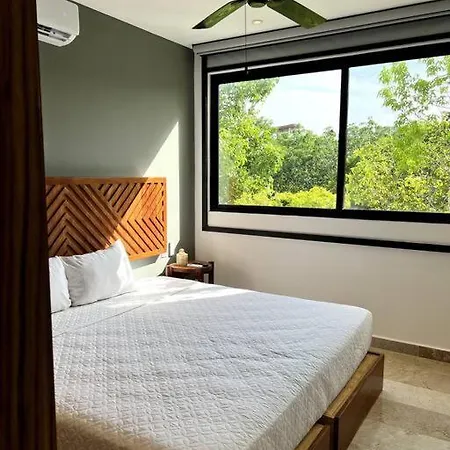 Room Rental Super Comfortable With Office Space!